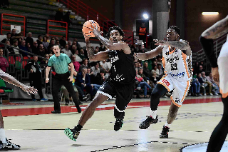 Basket - Derthona straripante con la prima vittoria di sempre nelle Top 16 di Champions League